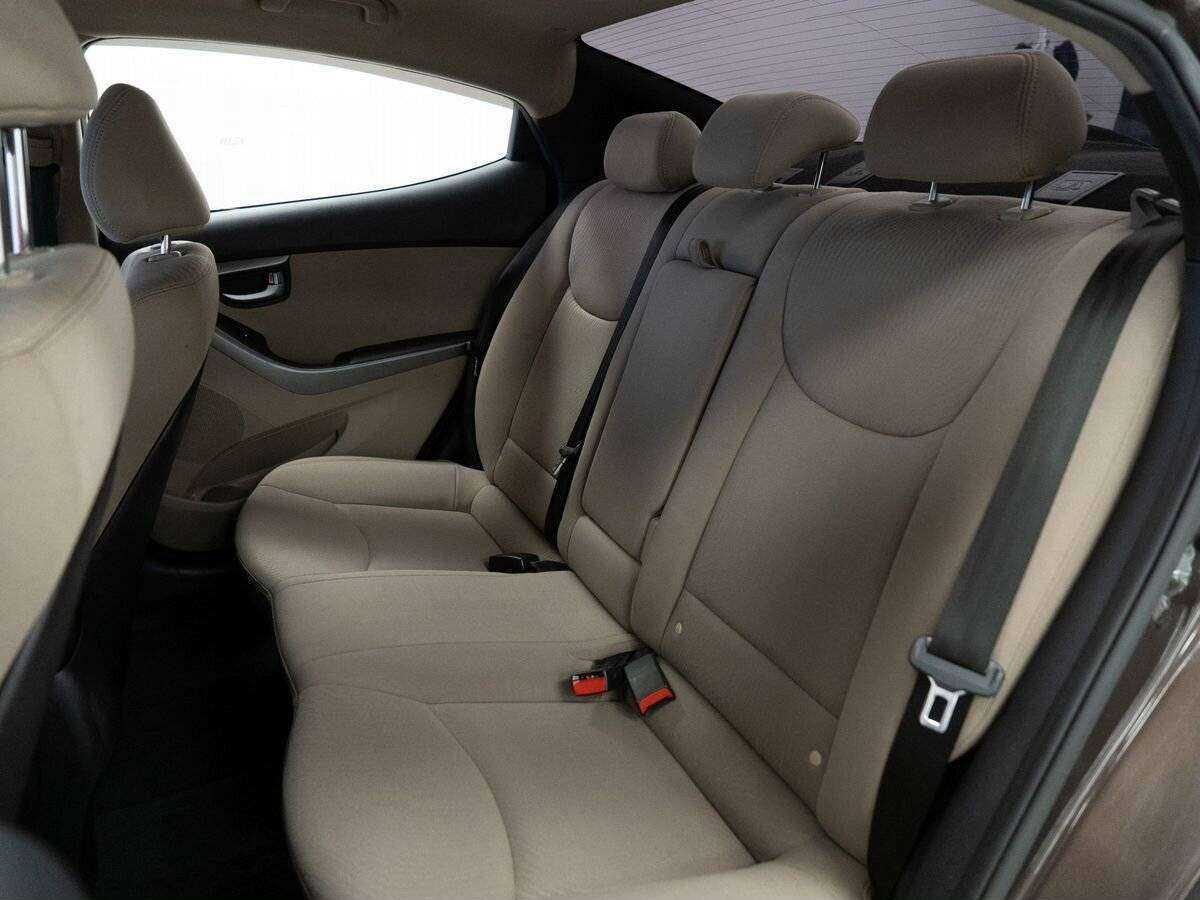 Hyundai Elantra с пробегом — 2014 год. Фото: #6