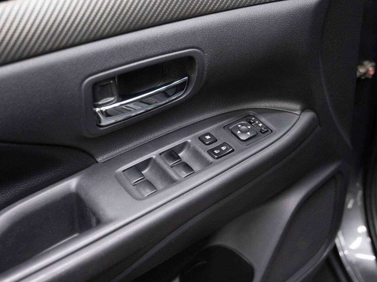 Mitsubishi Outlander с пробегом — 2013 год. Фото: #18