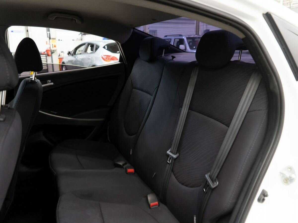 Hyundai Solaris с пробегом — 2015 год. Фото: #6