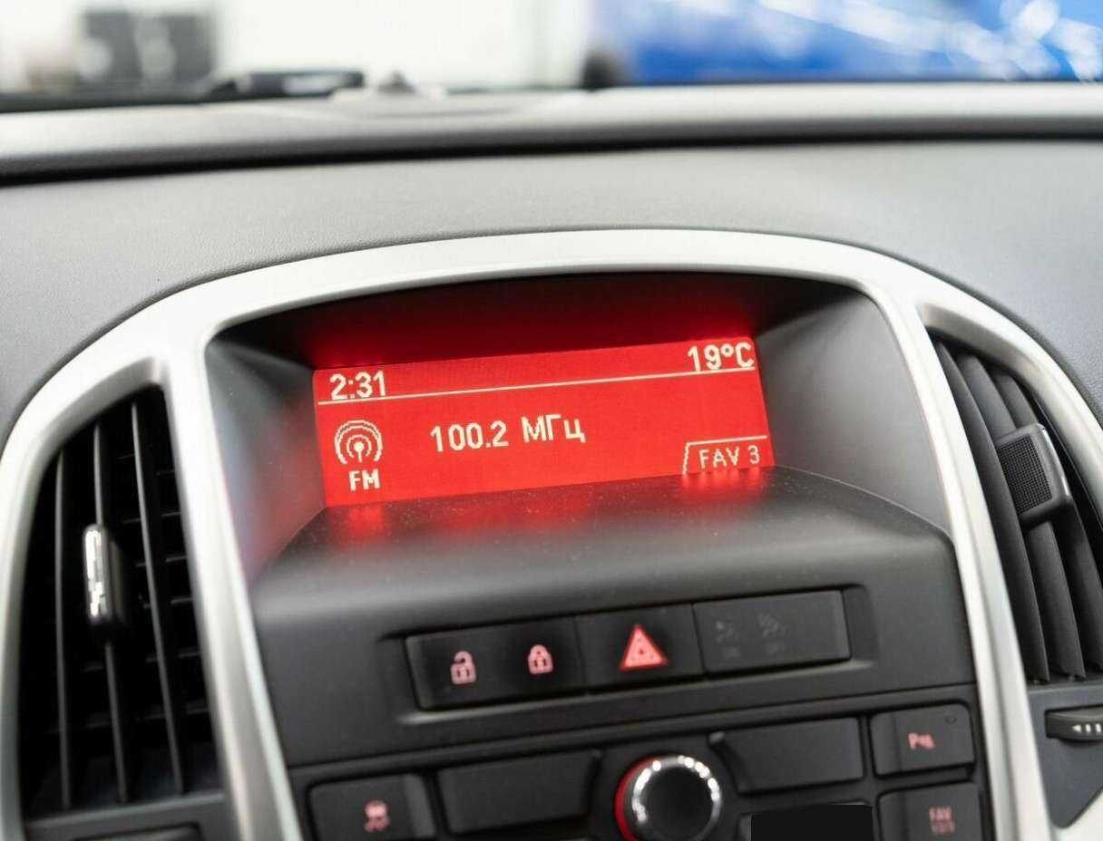 Opel Astra с пробегом — 2012 год. Фото: #8