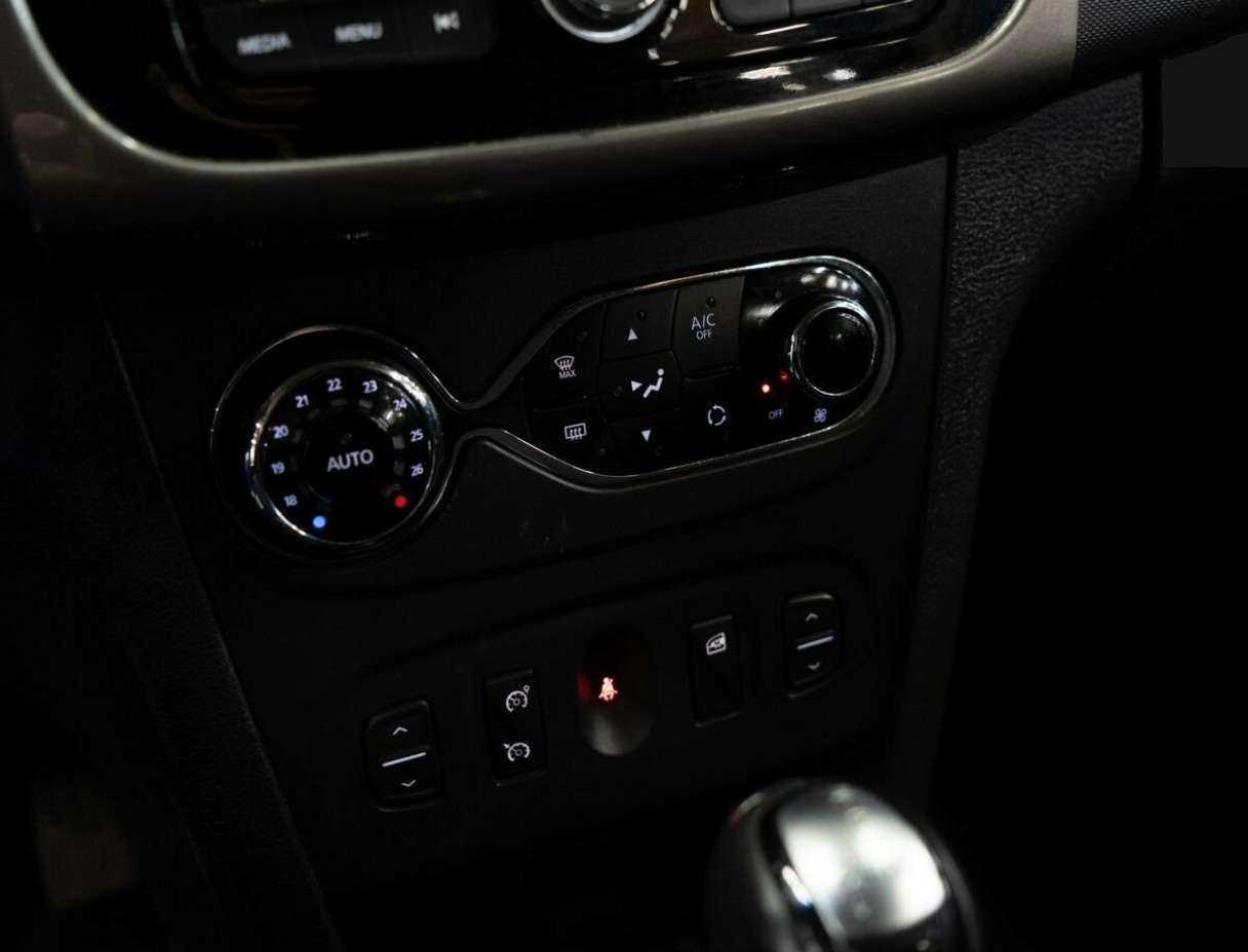 Renault Sandero с пробегом — 2018 год. Фото: #9