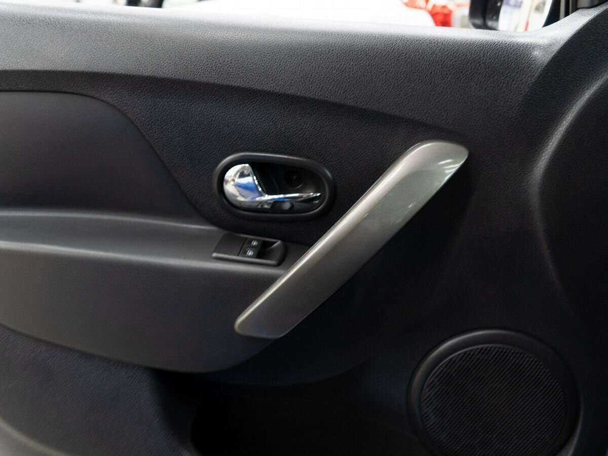 Renault Sandero с пробегом — 2018 год. Фото: #12