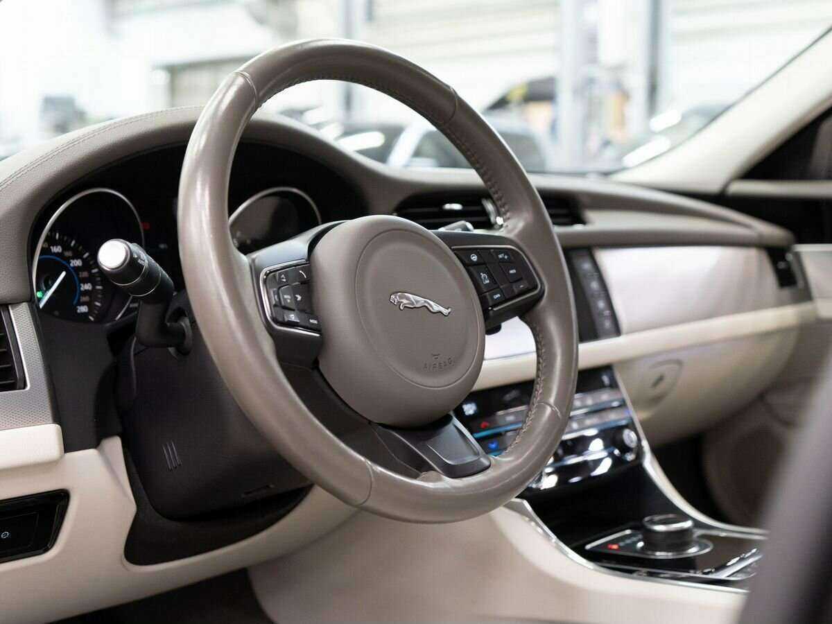 Jaguar XF с пробегом — 2017 год. Фото: #4
