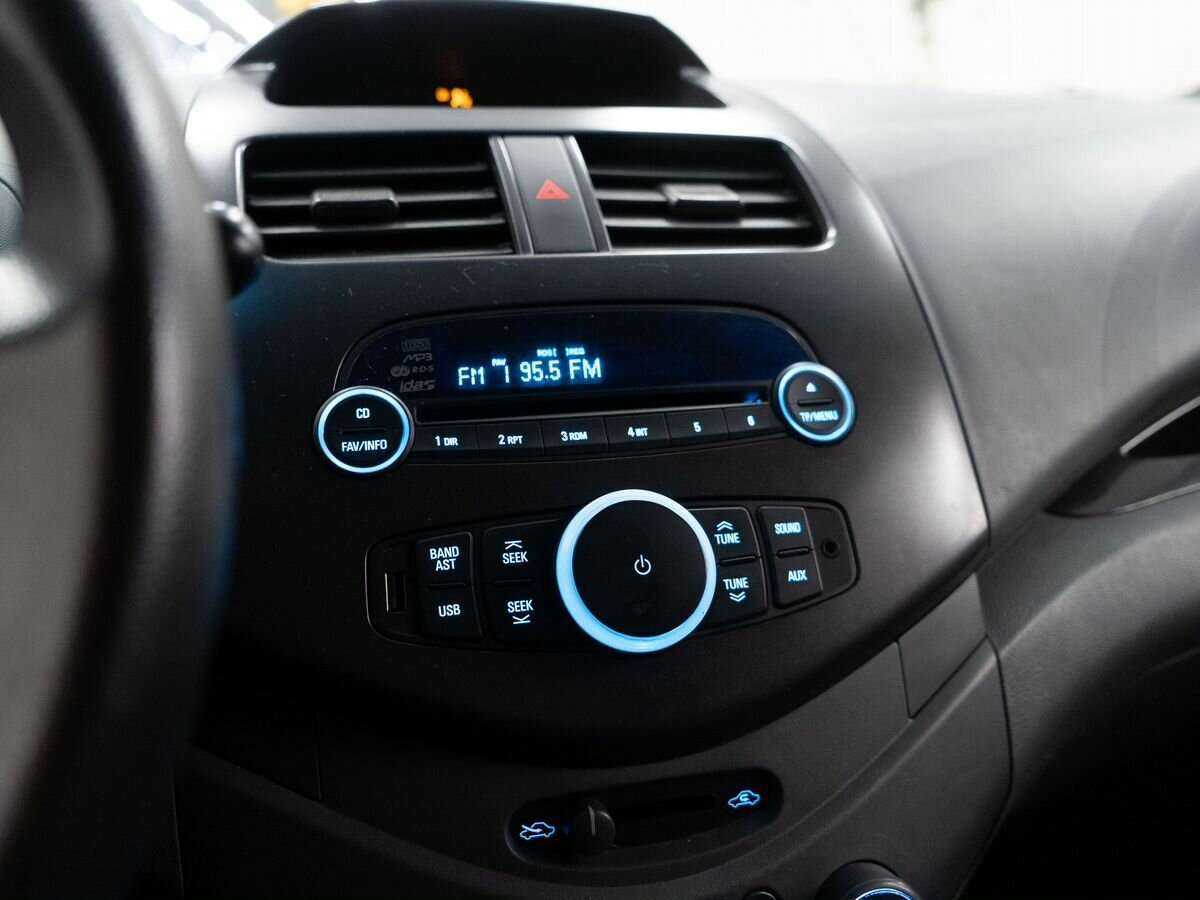 Chevrolet Spark с пробегом — 2013 год. Фото: #12