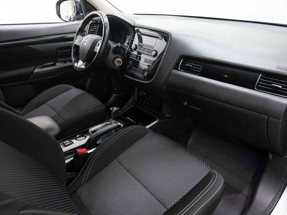 Mitsubishi Outlander с пробегом — 2019 год. Фото: #10