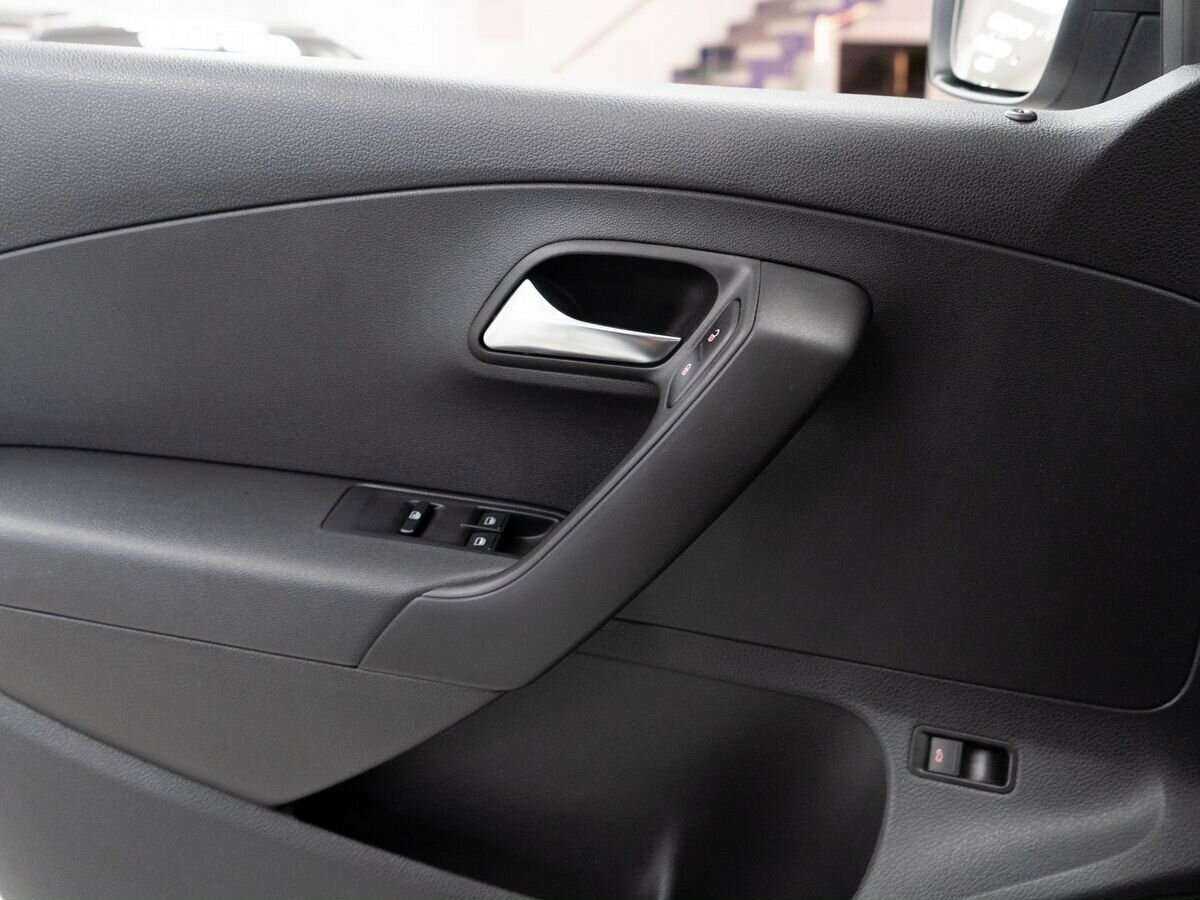 Volkswagen Polo с пробегом — 2017 год. Фото: #13