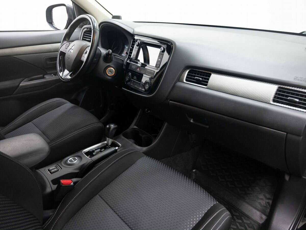 Mitsubishi Outlander с пробегом — 2016 год. Фото: #10