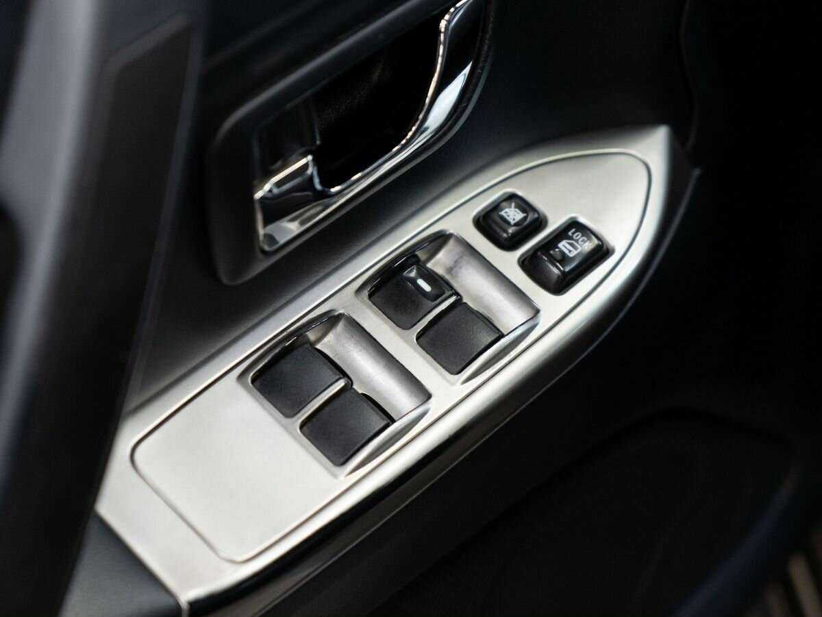 Mitsubishi Pajero с пробегом — 2012 год. Фото: #14