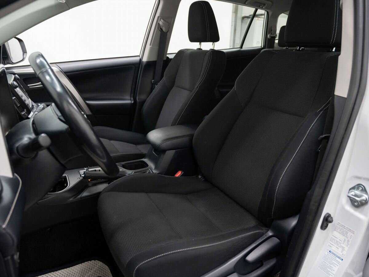 Toyota RAV4 с пробегом — 2019 год. Фото: #6