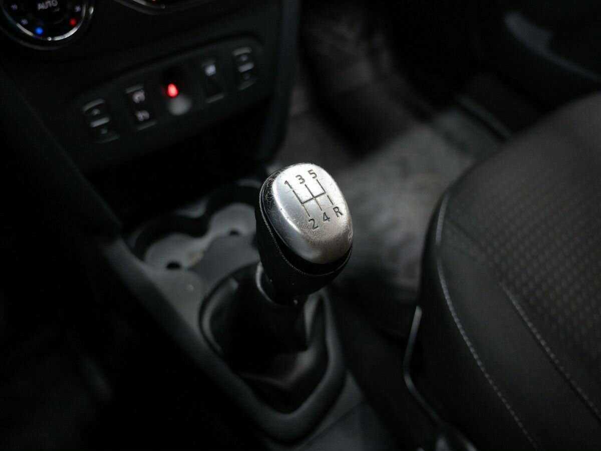 Renault Logan с пробегом — 2020 год. Фото: #16