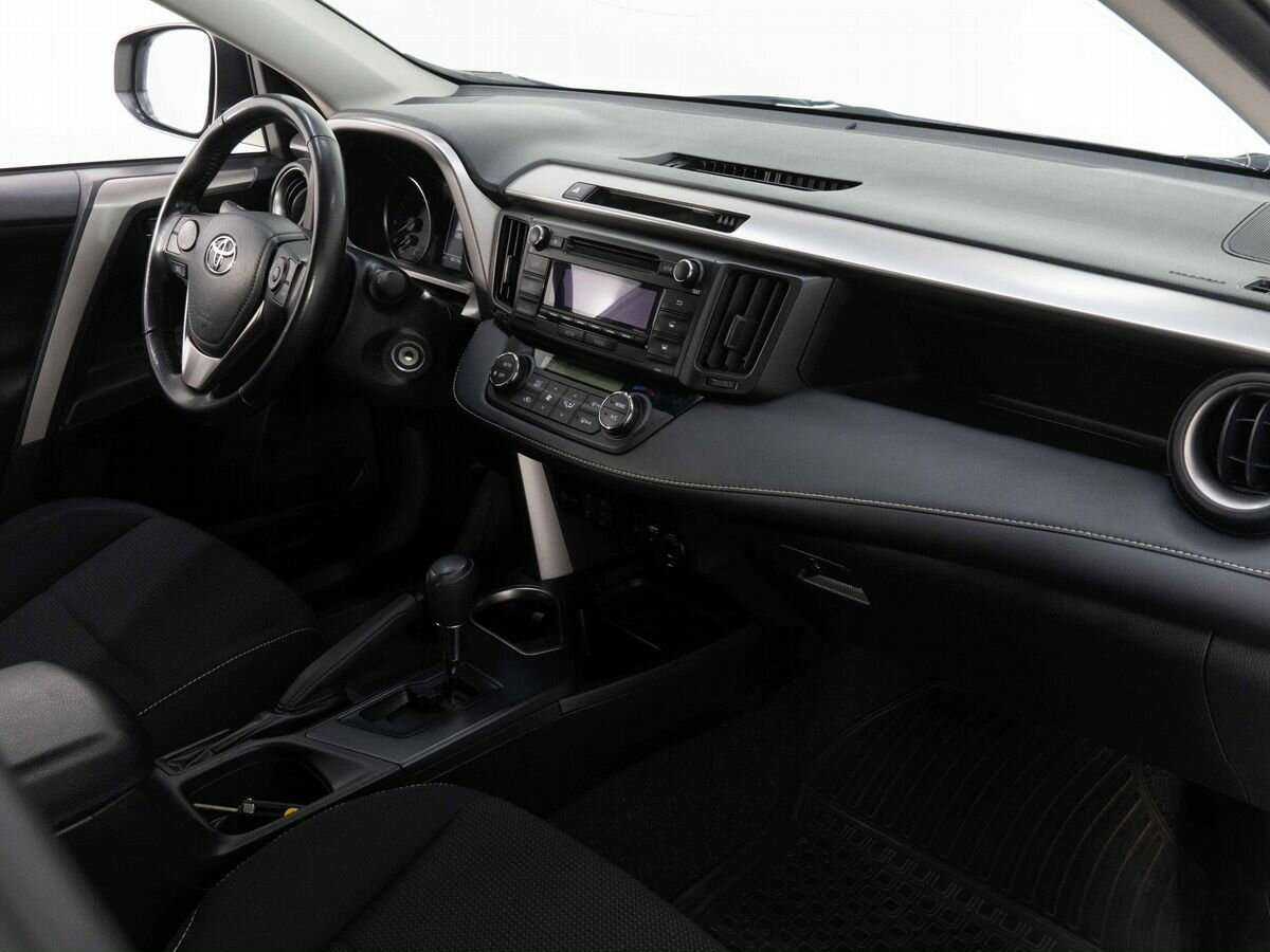 Toyota RAV4 с пробегом — 2018 год. Фото: #6