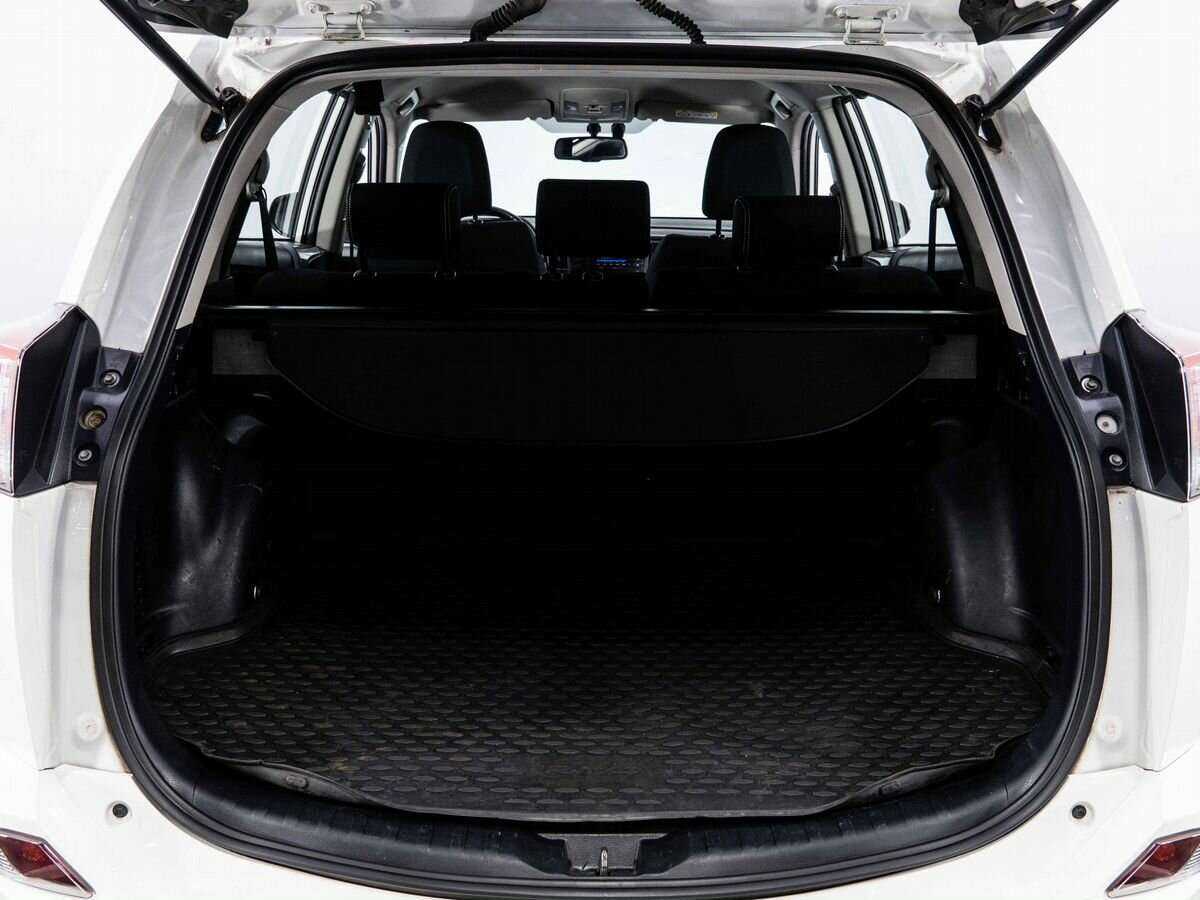 Toyota RAV4 с пробегом — 2018 год. Фото: #20