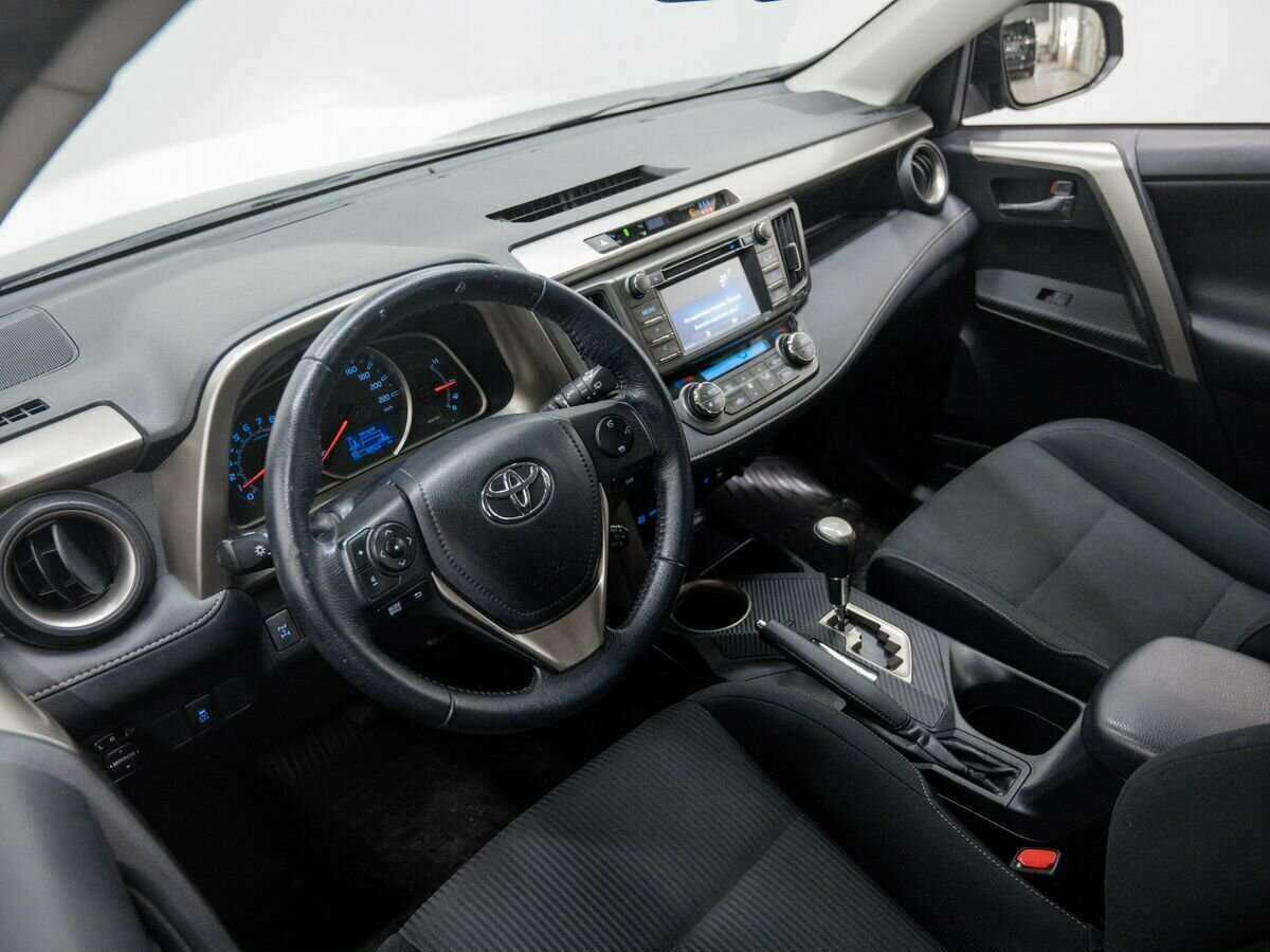 Toyota RAV4 с пробегом — 2014 год. Фото: #13