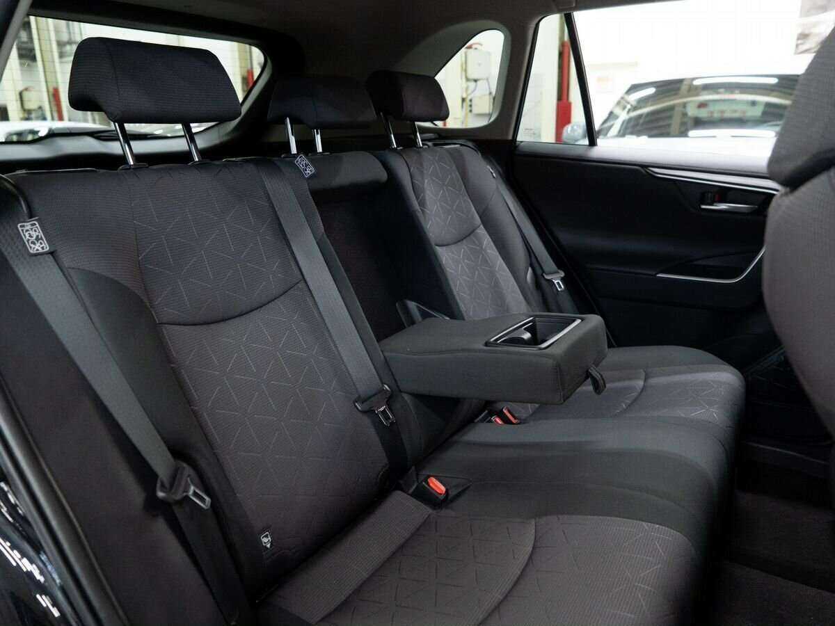 Toyota RAV4 с пробегом — 2019 год. Фото: #8