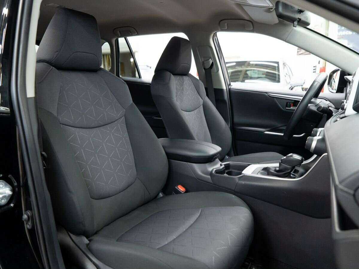 Toyota RAV4 с пробегом — 2019 год. Фото: #9