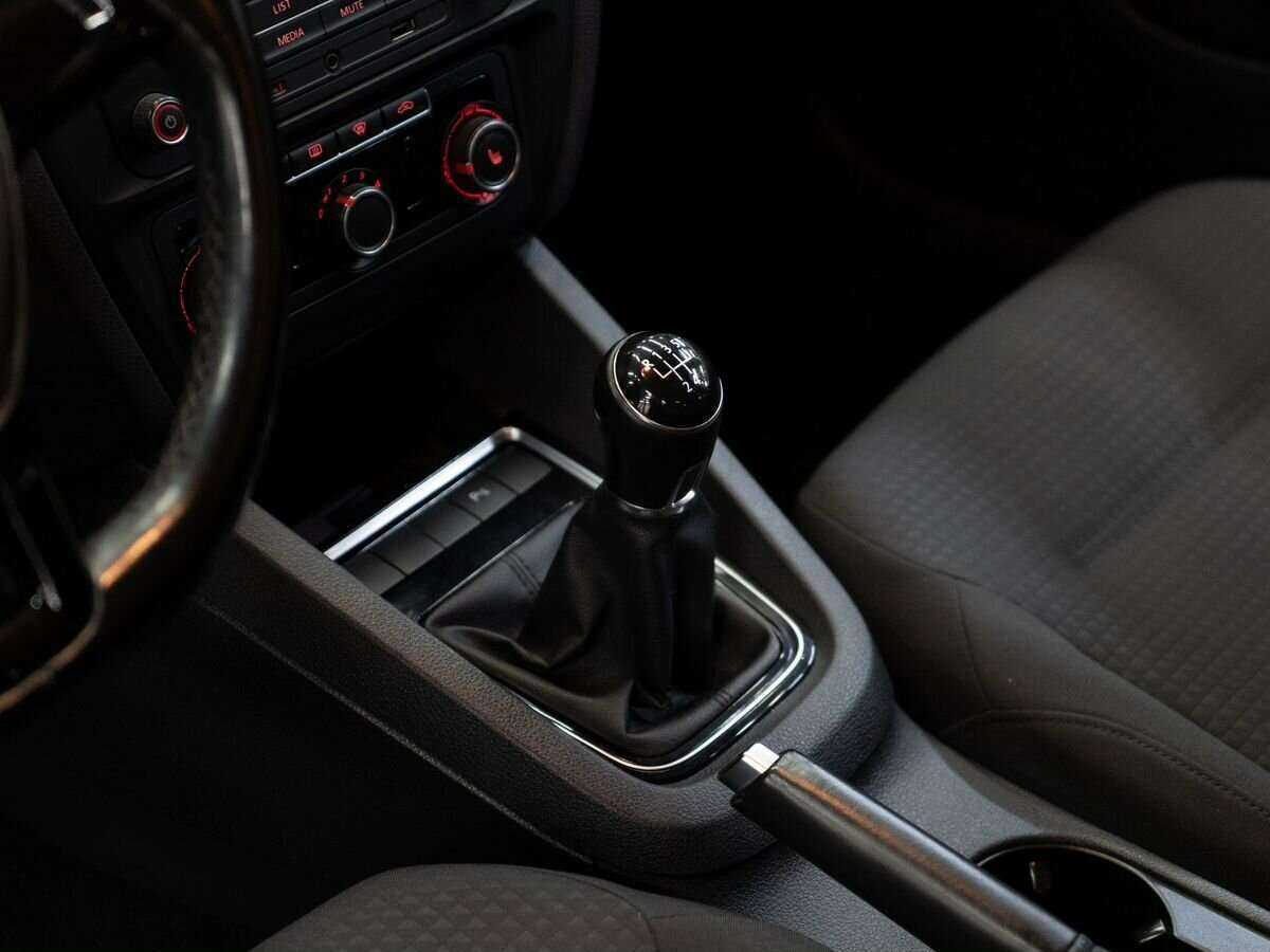 Volkswagen Jetta с пробегом — 2016 год. Фото: #11