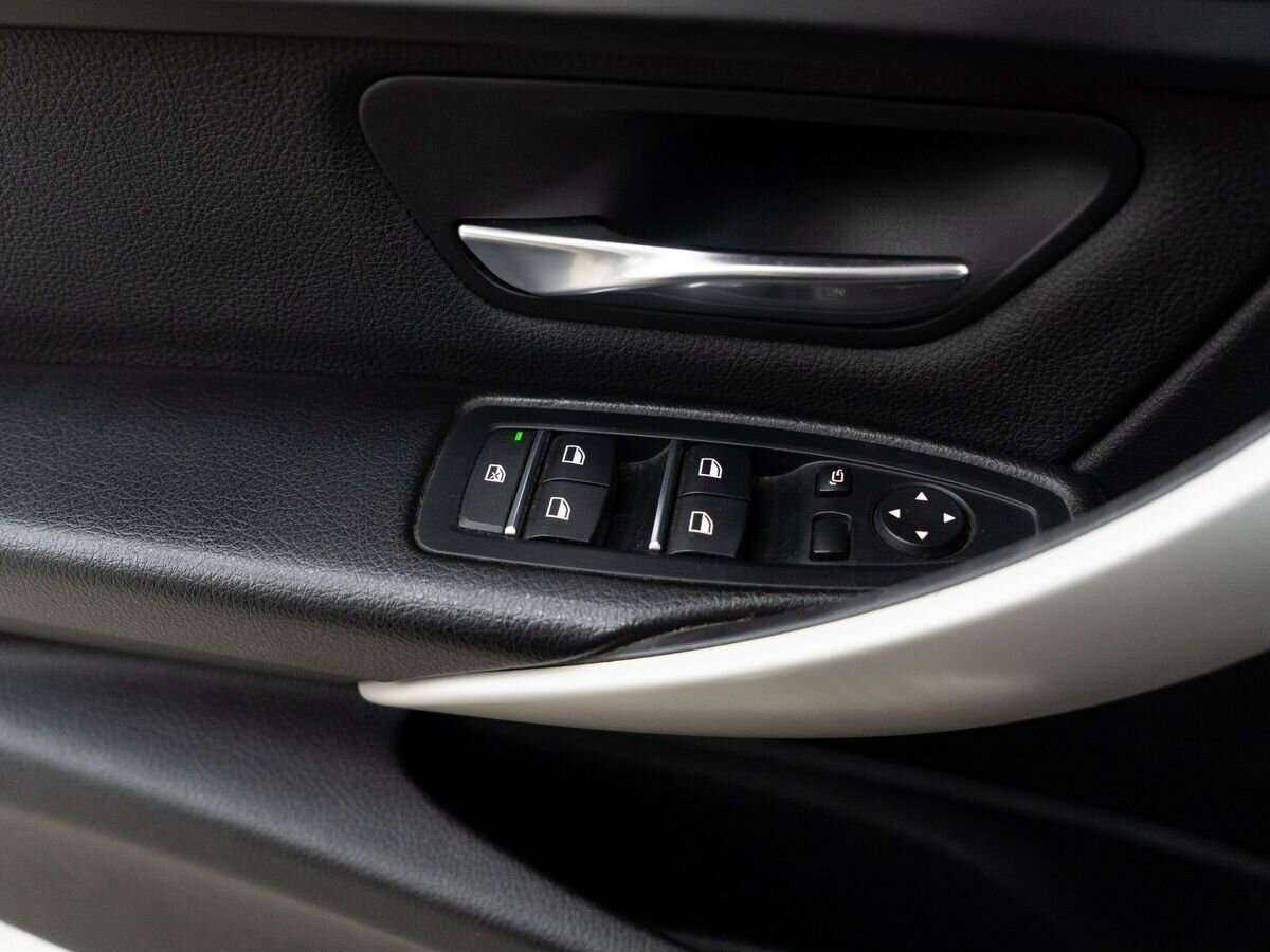 BMW 3 серии с пробегом — 2015 год. Фото: #13