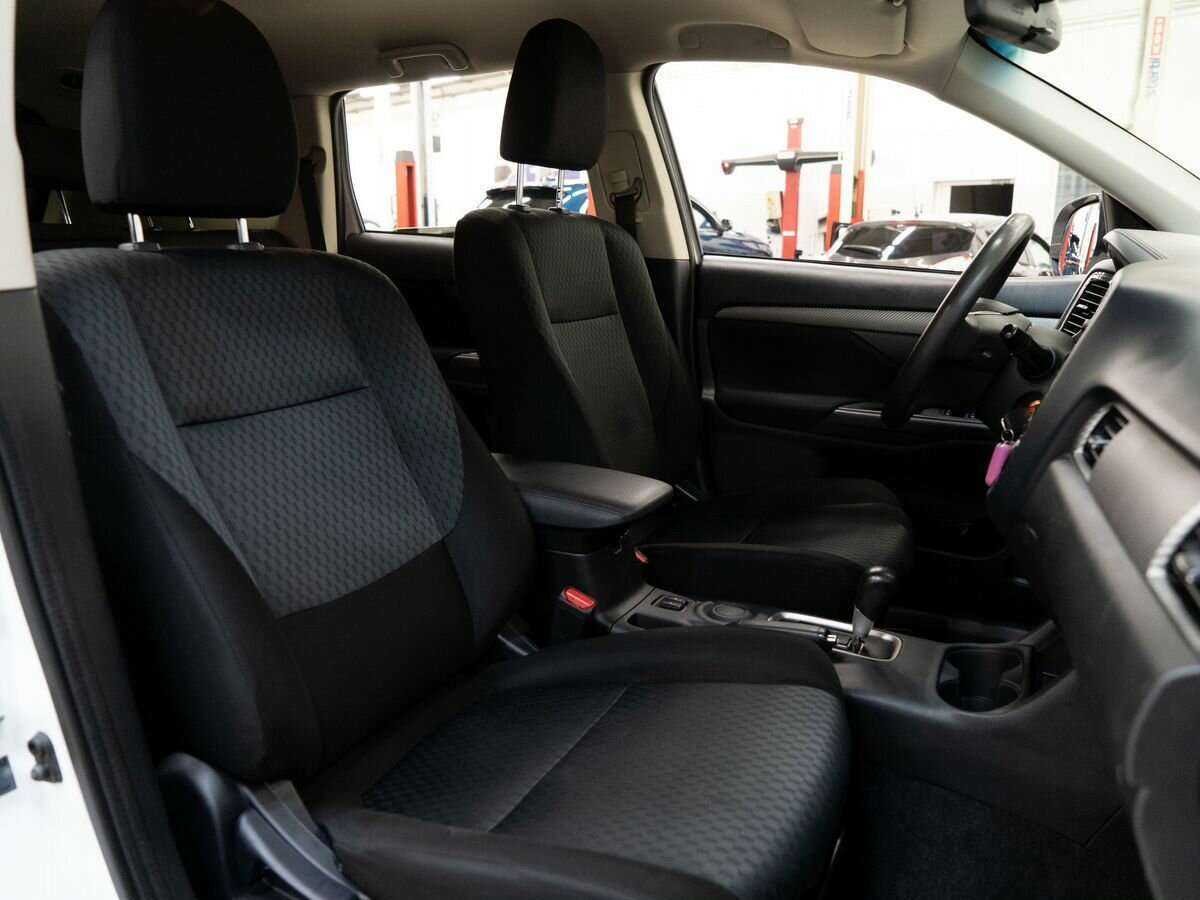Mitsubishi Outlander с пробегом — 2015 год. Фото: #11