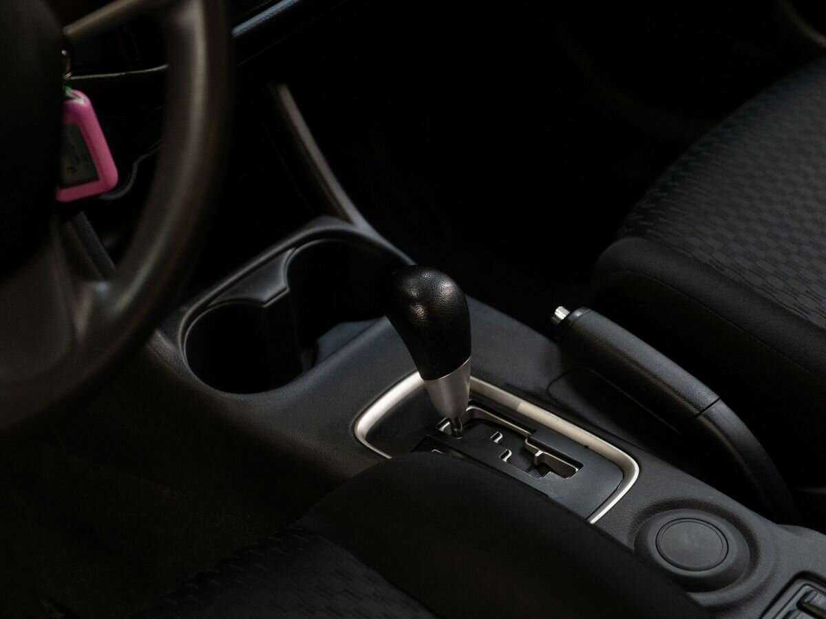 Mitsubishi Outlander с пробегом — 2015 год. Фото: #12