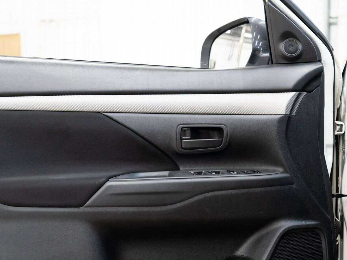 Mitsubishi Outlander с пробегом — 2015 год. Фото: #16