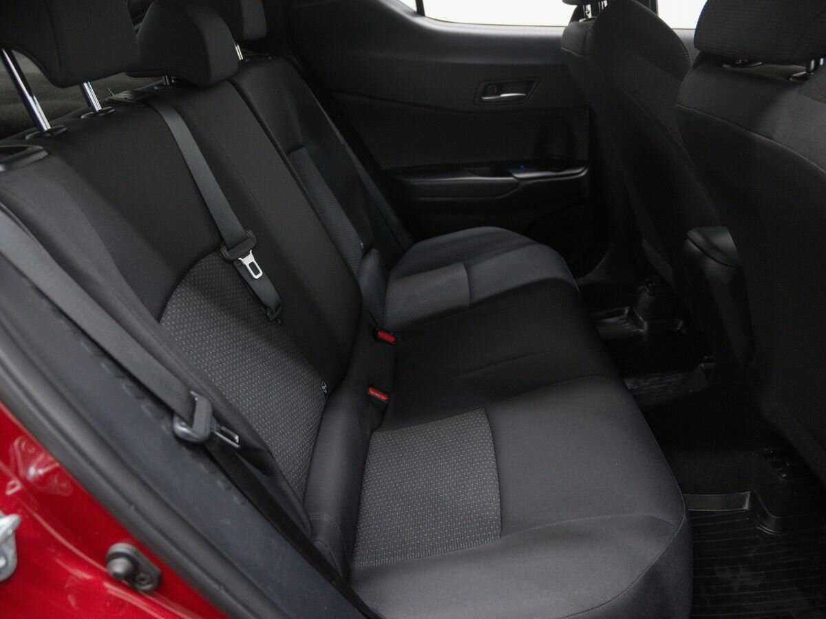 Toyota C-HR с пробегом — 2018 год. Фото: #6