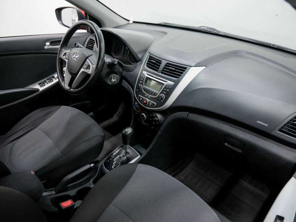 Hyundai Solaris с пробегом — 2012 год. Фото: #5