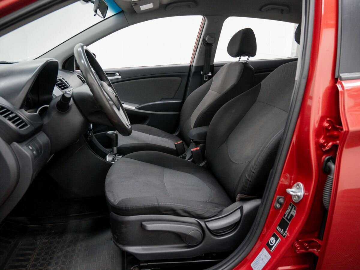 Hyundai Solaris с пробегом — 2012 год. Фото: #12