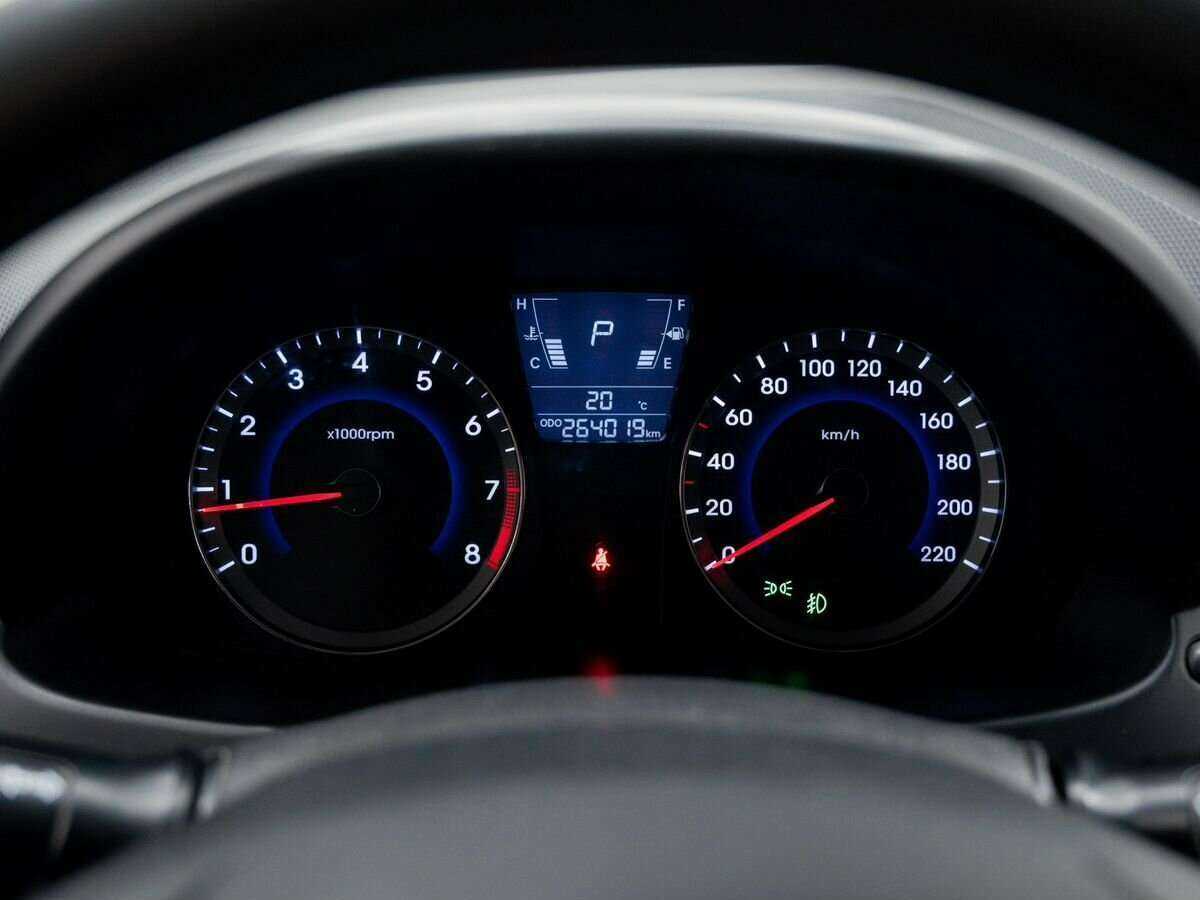 Hyundai Solaris с пробегом — 2012 год. Фото: #20