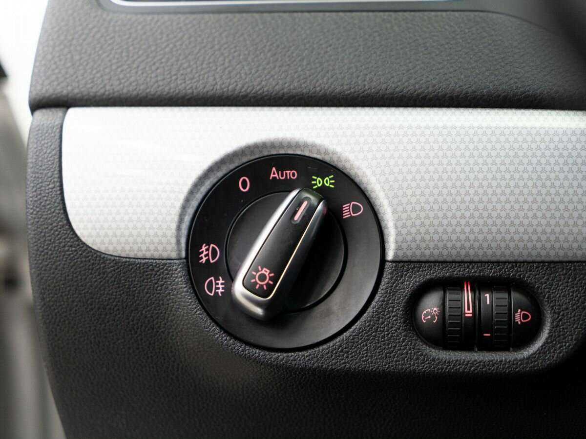 Volkswagen Jetta с пробегом — 2013 год. Фото: #16