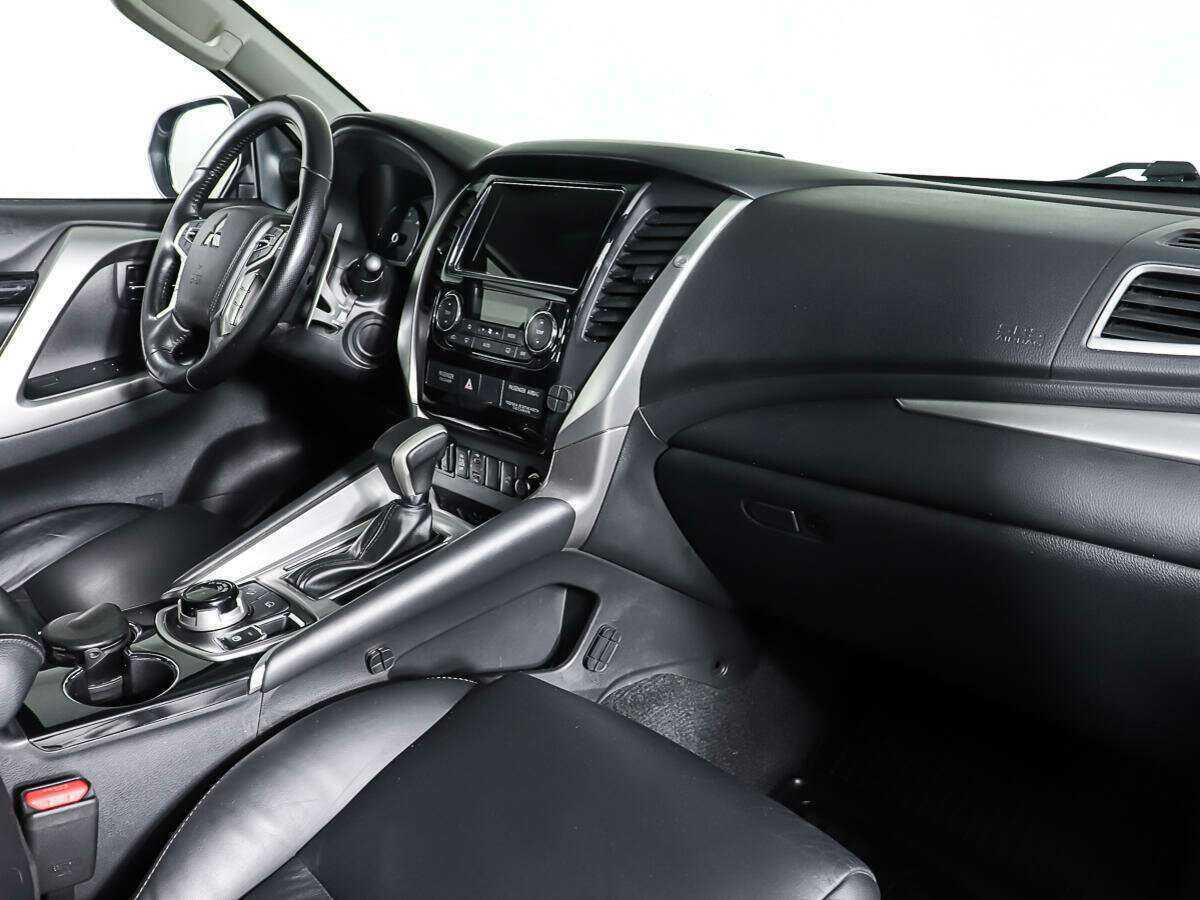 Mitsubishi Pajero Sport с пробегом — 2018 год. Фото: #8