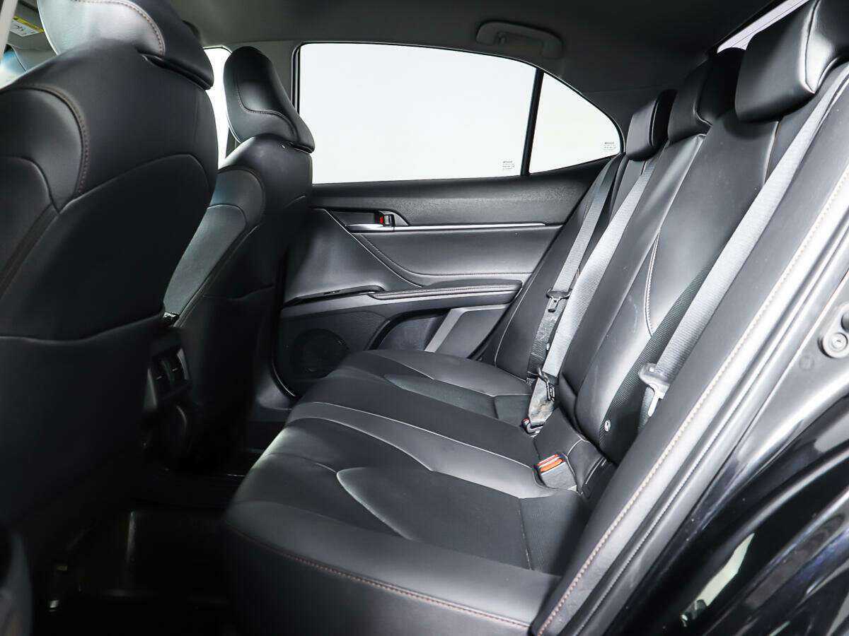 Toyota Camry с пробегом — 2020 год. Фото: #9