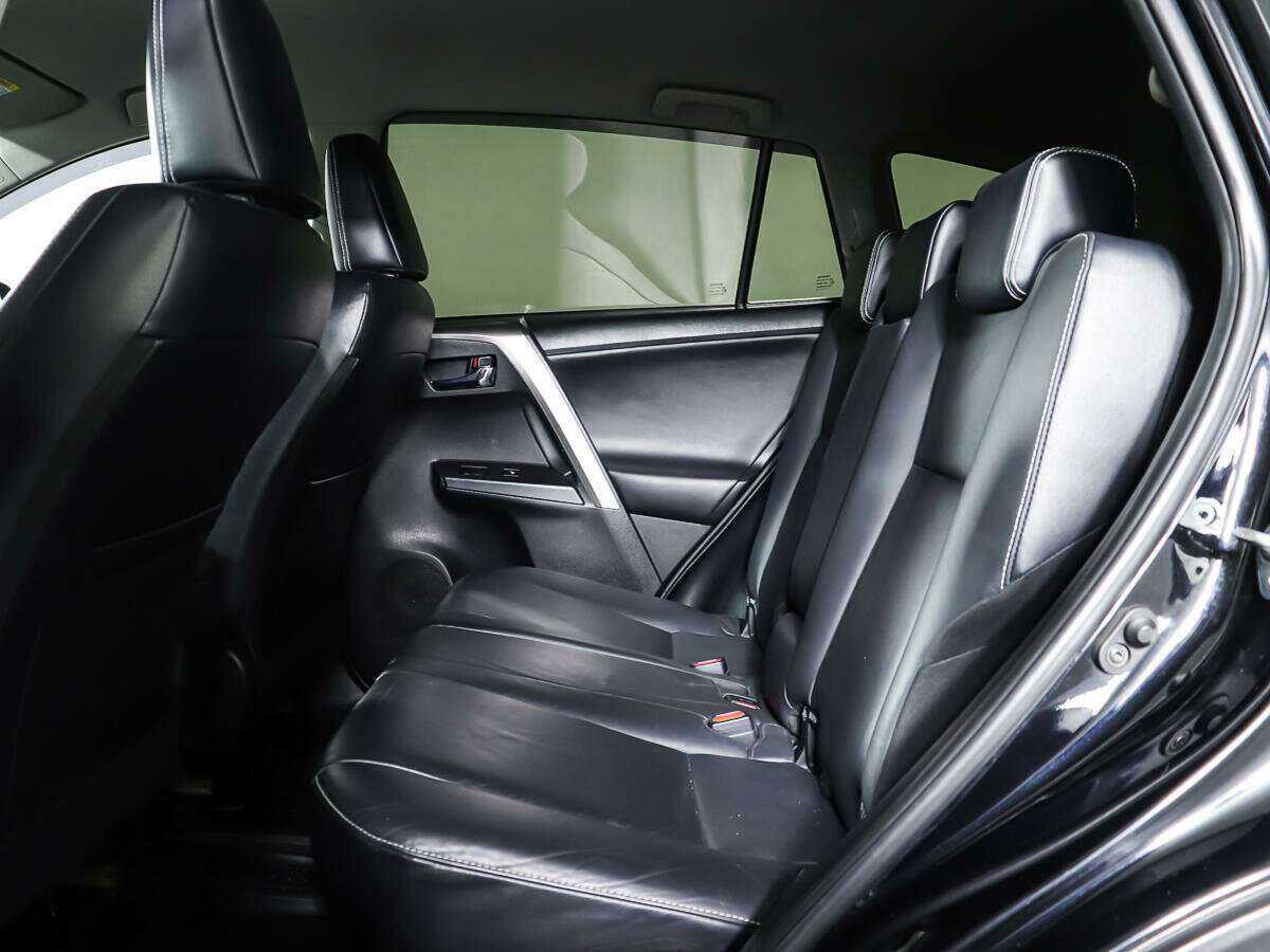 Toyota RAV4 с пробегом — 2018 год. Фото: #10