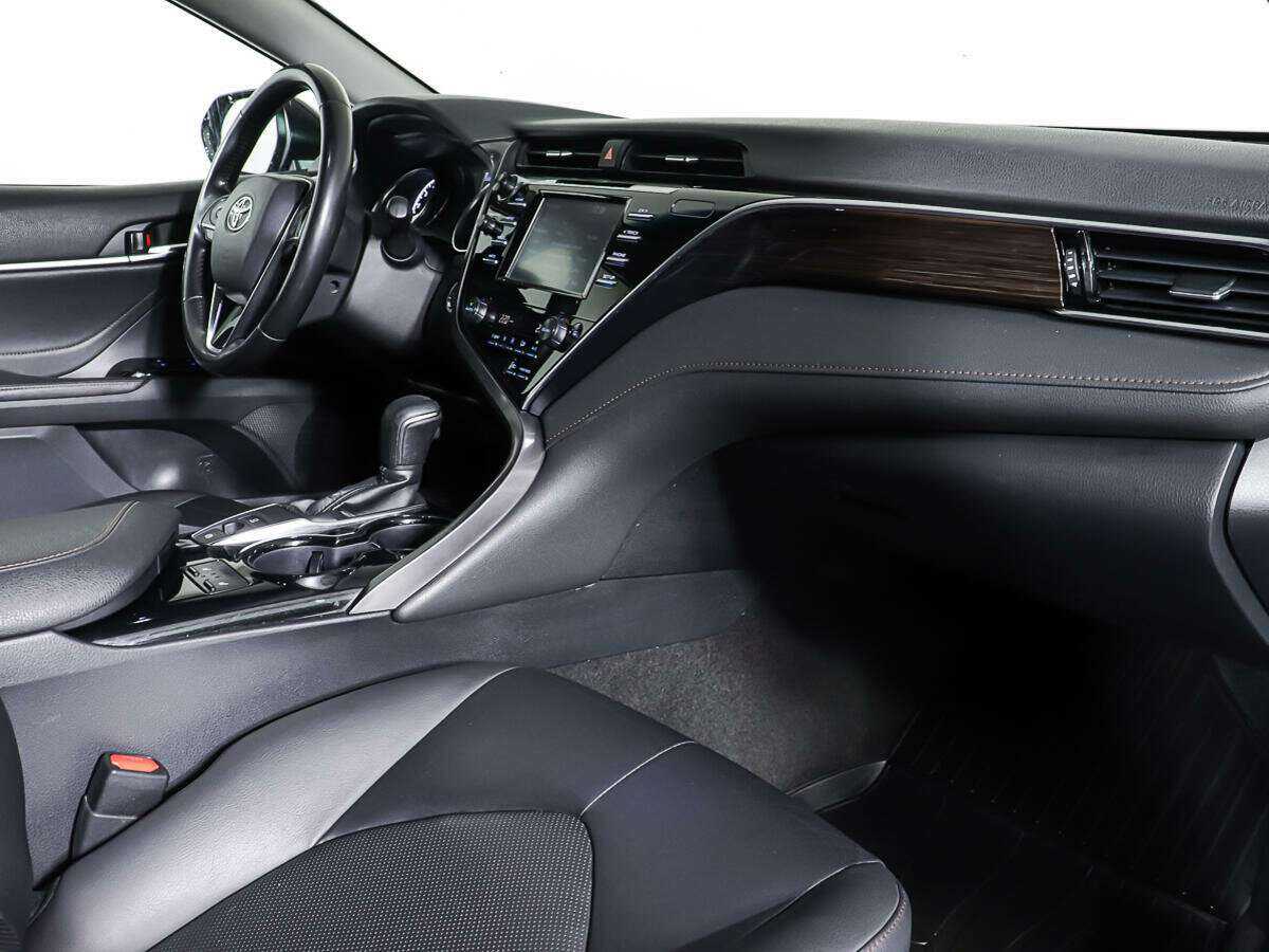 Toyota Camry с пробегом — 2020 год. Фото: #7