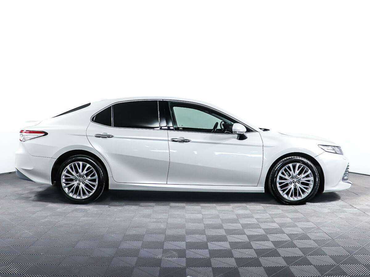 Toyota Camry с пробегом — 2019 год. Фото: #3