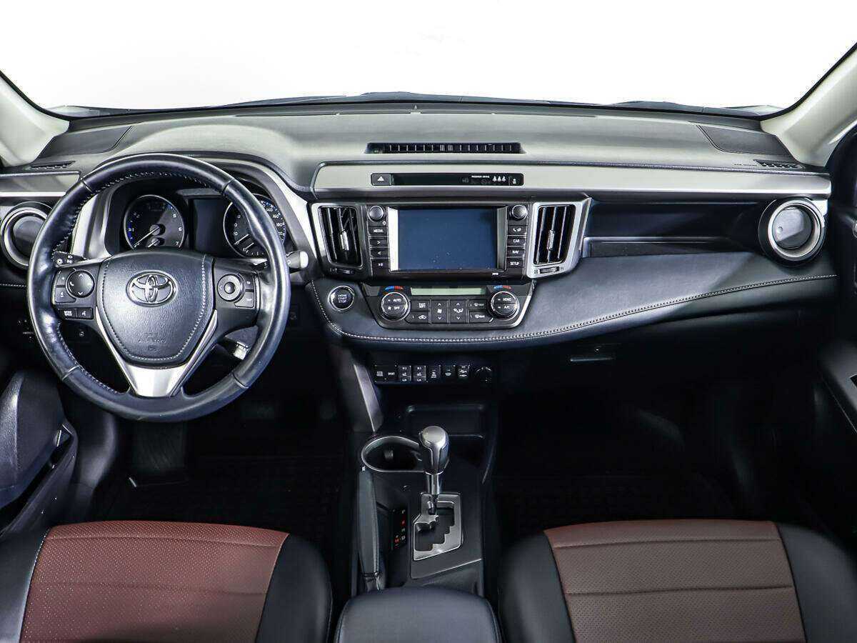 Toyota RAV4 с пробегом — 2018 год. Фото: #9