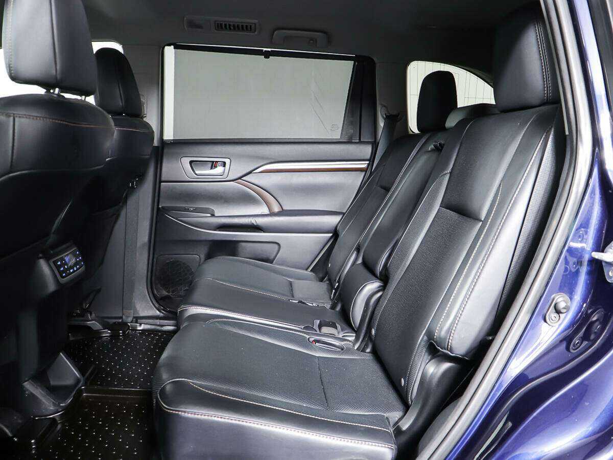 Toyota Highlander с пробегом — 2015 год. Фото: #9