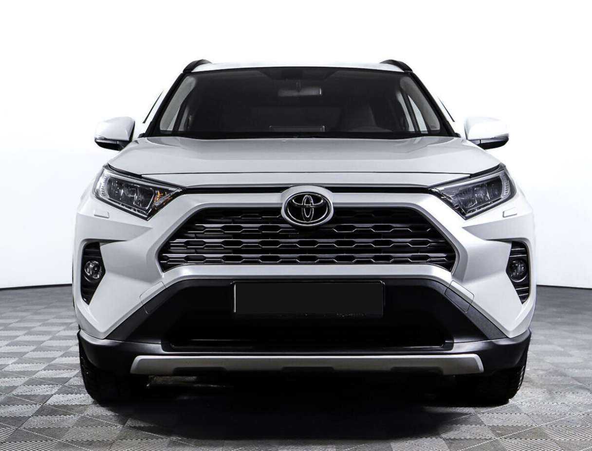 Toyota RAV4 с пробегом — 2020 год. Фото: #1