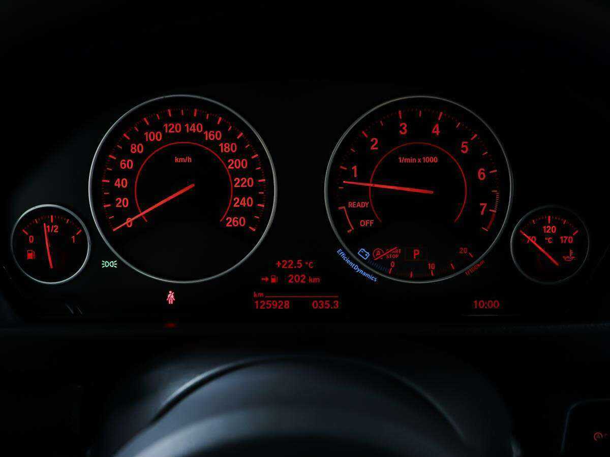 BMW 3 серии с пробегом — 2017 год. Фото: #13