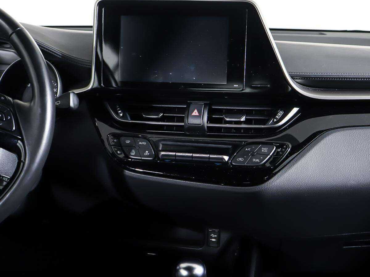 Toyota C-HR с пробегом — 2019 год. Фото: #11