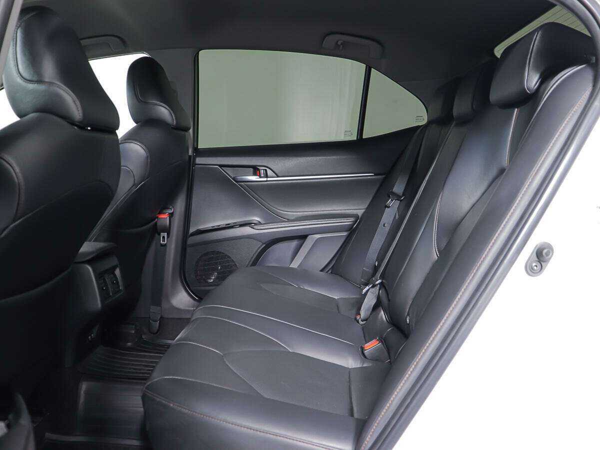 Toyota Camry с пробегом — 2018 год. Фото: #9