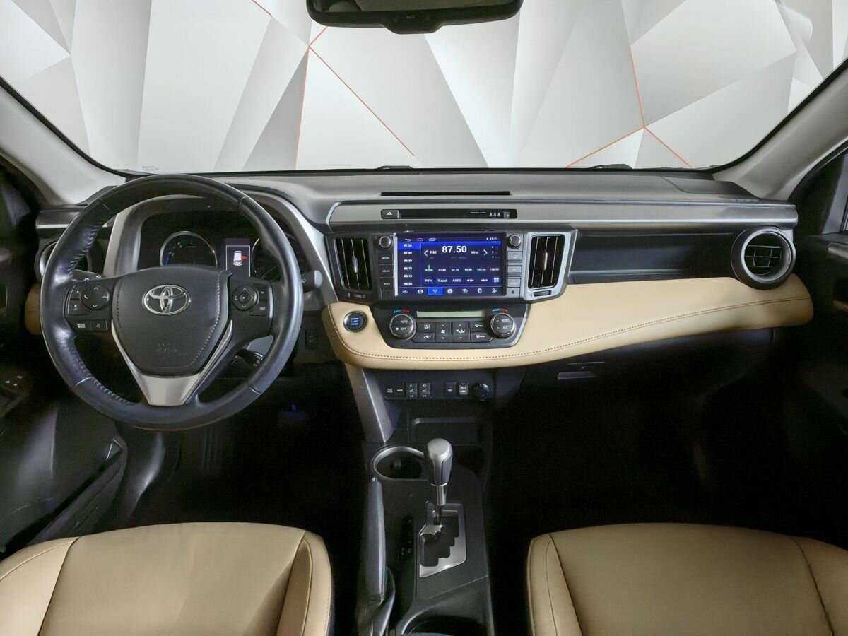 Toyota RAV4 с пробегом — 2017 год. Фото: #9