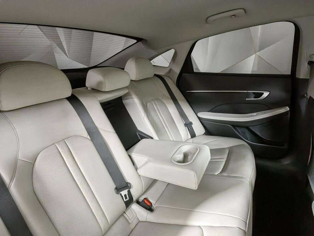 Hyundai Sonata с пробегом — 2020 год. Фото: #13