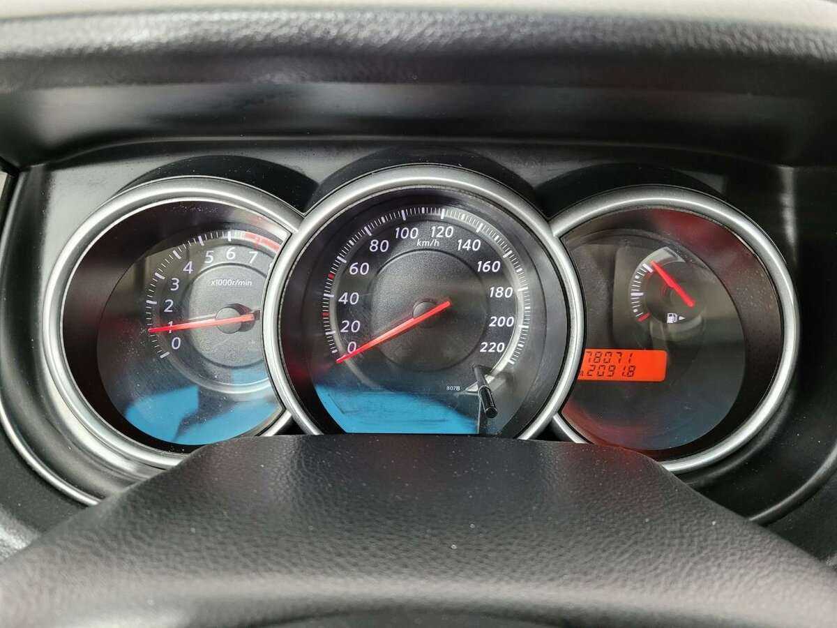 Nissan Tiida с пробегом — 2013 год. Фото: #10