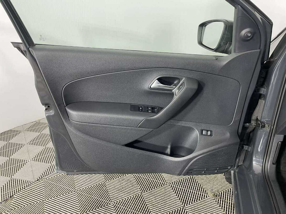 Volkswagen Polo с пробегом — 2013 год. Фото: #7