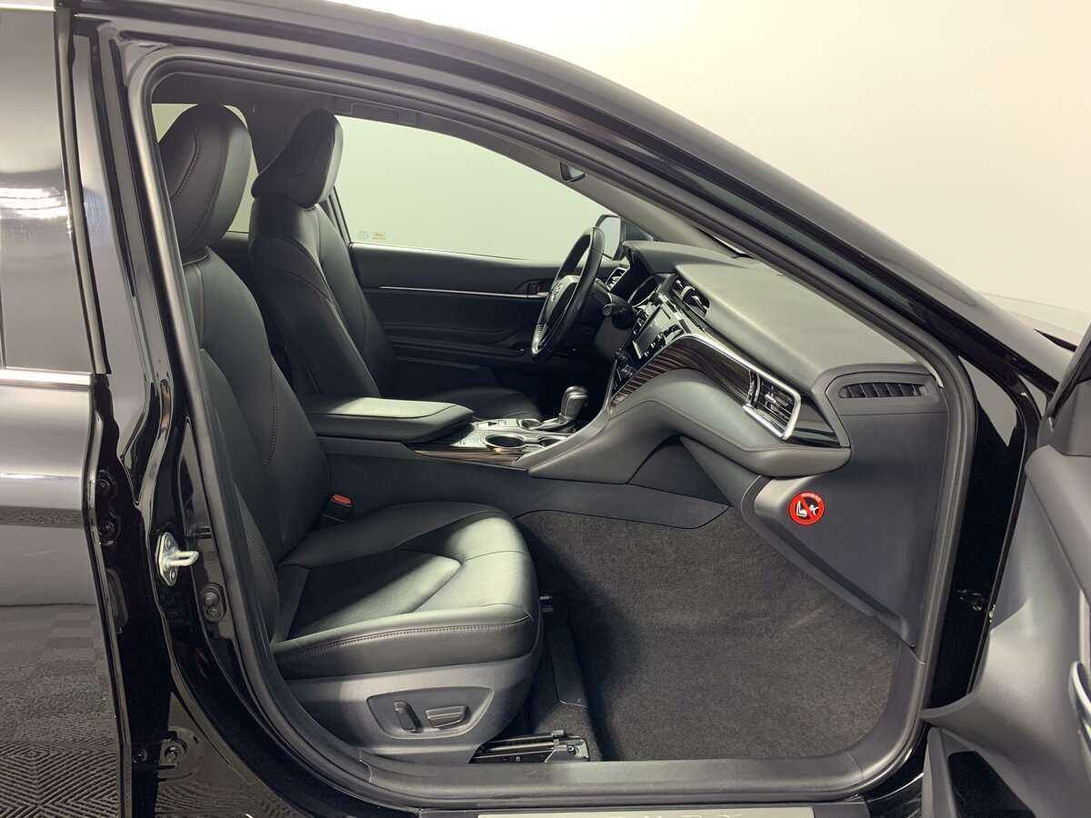 Toyota Camry с пробегом — 2019 год. Фото: #13