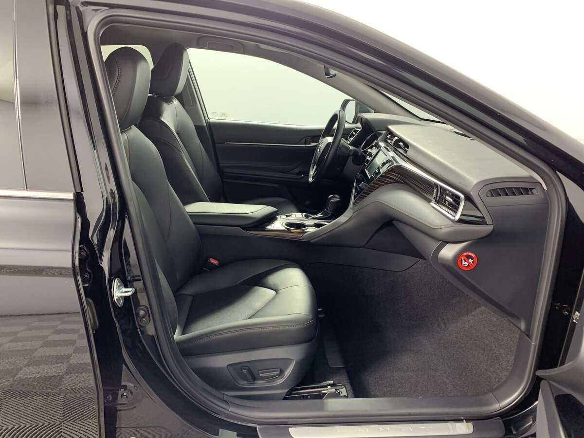 Toyota Camry с пробегом — 2019 год. Фото: #17