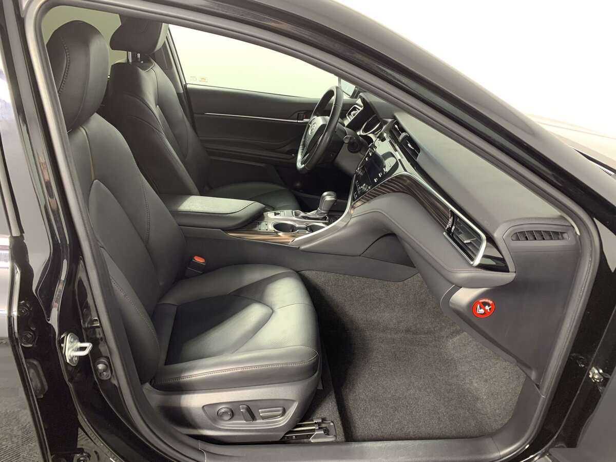 Toyota Camry с пробегом — 2020 год. Фото: #13