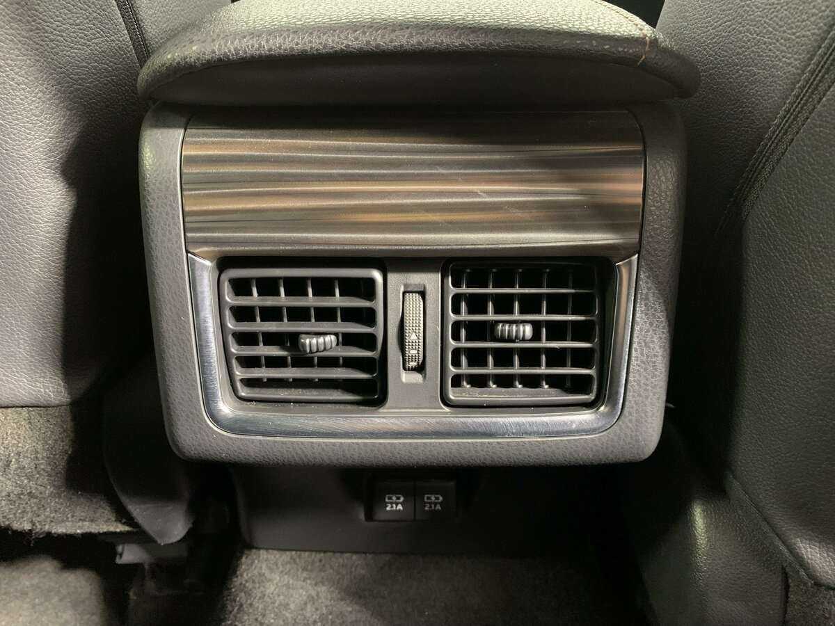 Toyota Camry с пробегом — 2020 год. Фото: #16