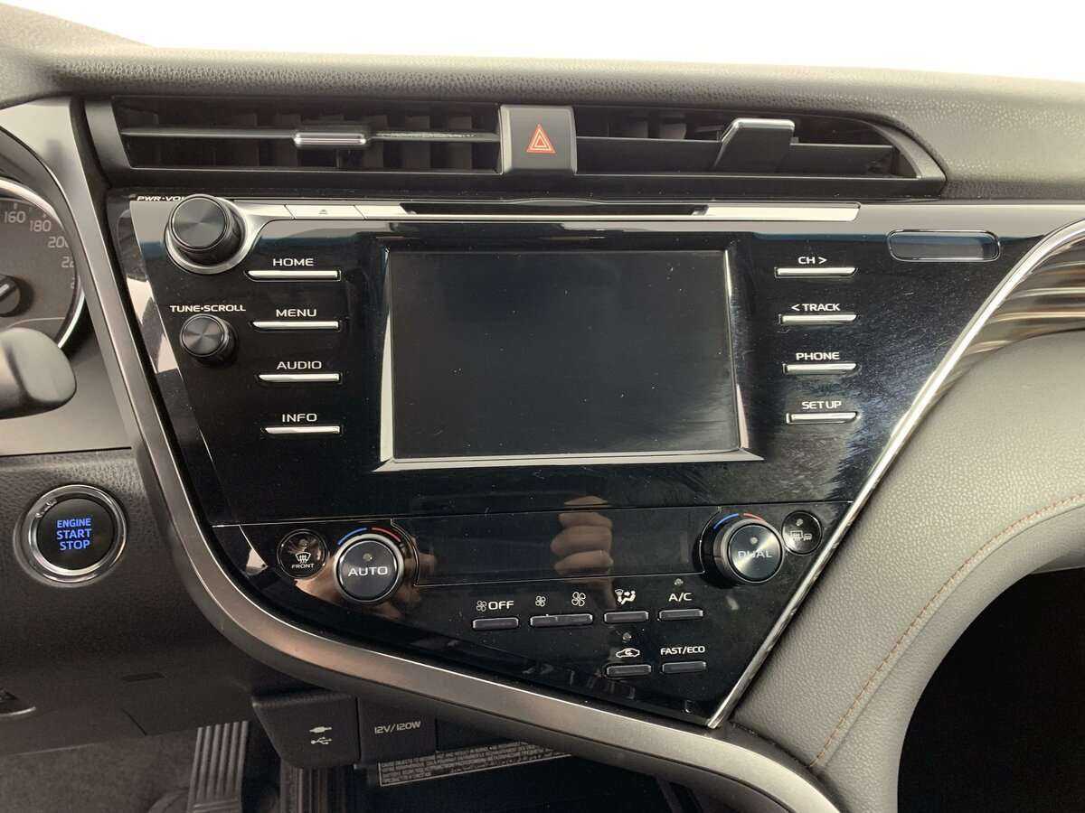 Toyota Camry с пробегом — 2019 год. Фото: #12