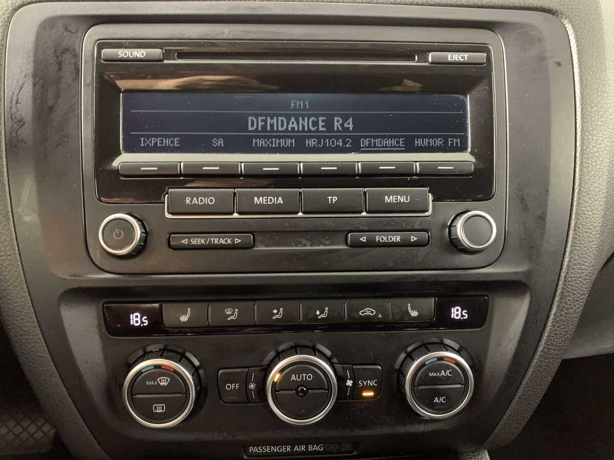 Volkswagen Jetta с пробегом — 2013 год. Фото: #12